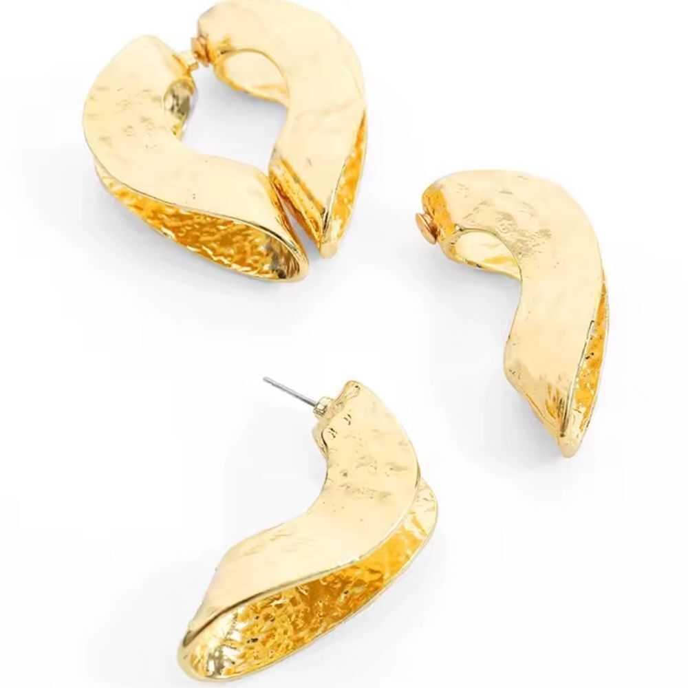 Elegant Gold Textured Earrings M470 - Picture 2 of 3